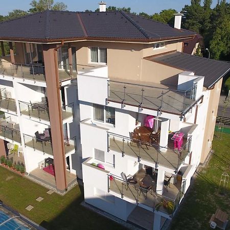 Laguna Beach Apartmanok Шиофок Экстерьер фото