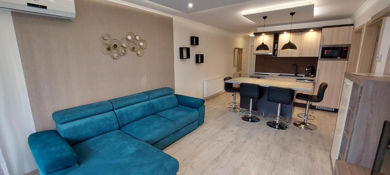 Laguna Beach Apartmanok Шиофок Экстерьер фото