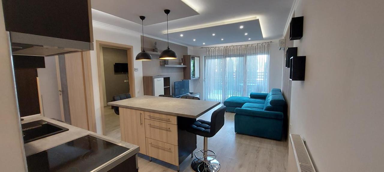 Laguna Beach Apartmanok Шиофок Экстерьер фото
