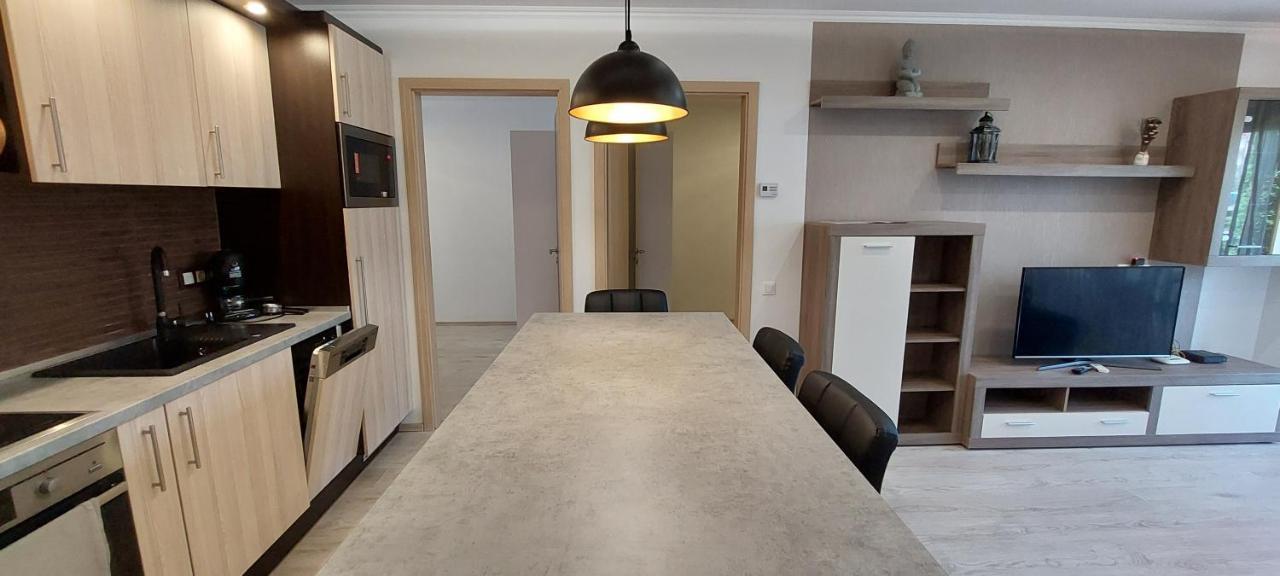 Laguna Beach Apartmanok Шиофок Экстерьер фото