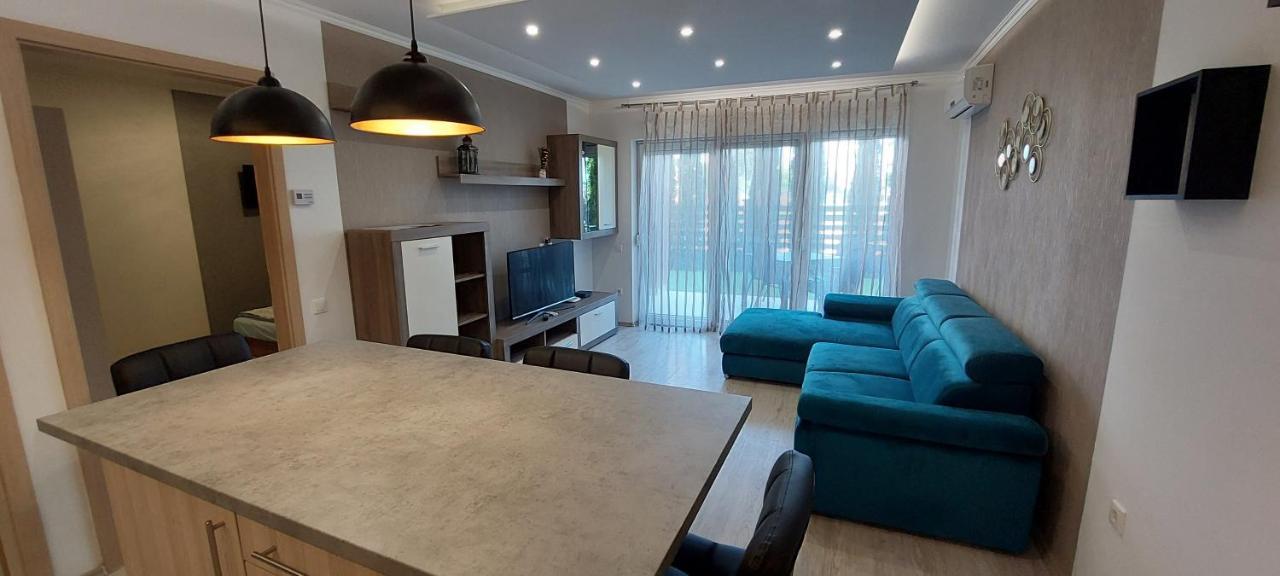 Laguna Beach Apartmanok Шиофок Экстерьер фото
