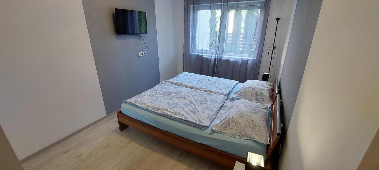 Laguna Beach Apartmanok Шиофок Экстерьер фото