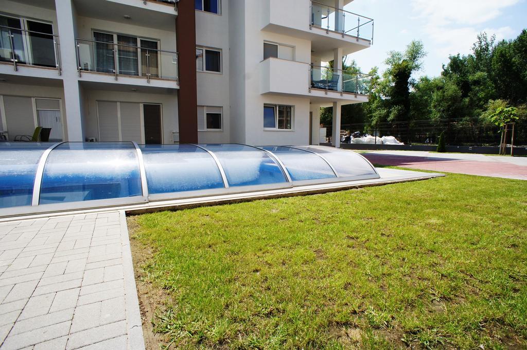 Laguna Beach Apartmanok Шиофок Экстерьер фото
