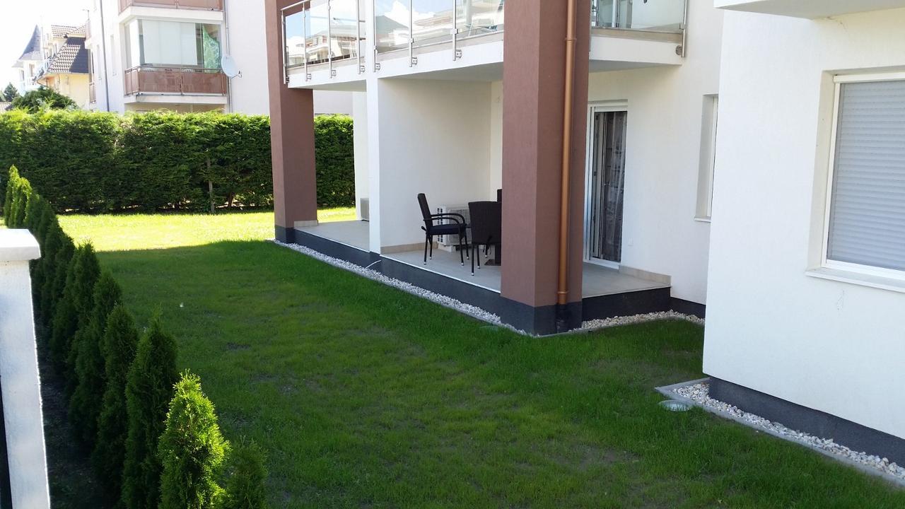 Laguna Beach Apartmanok Шиофок Экстерьер фото