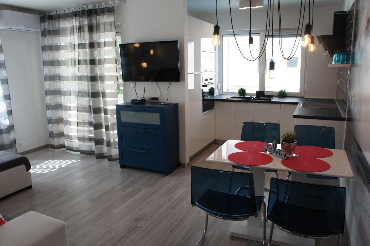 Laguna Beach Apartmanok Шиофок Экстерьер фото