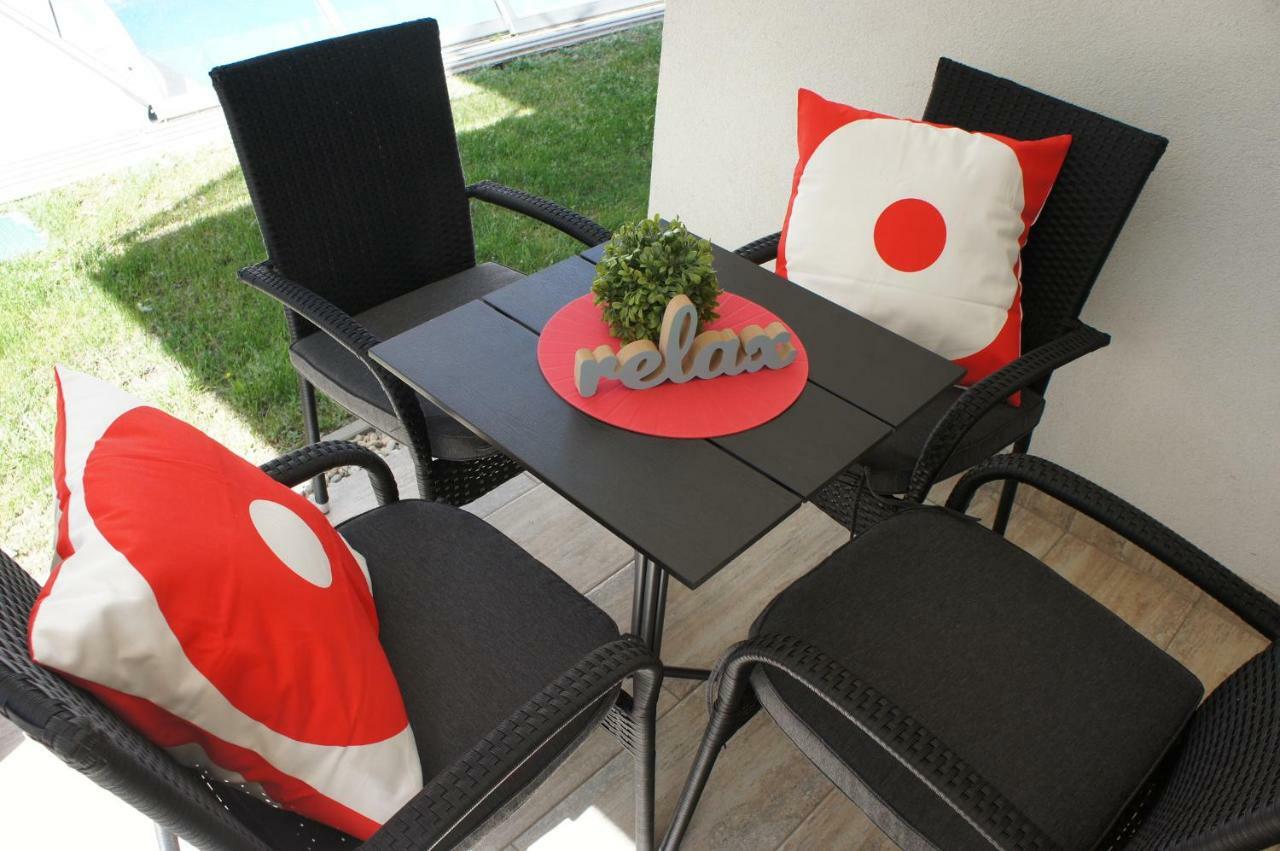 Laguna Beach Apartmanok Шиофок Экстерьер фото
