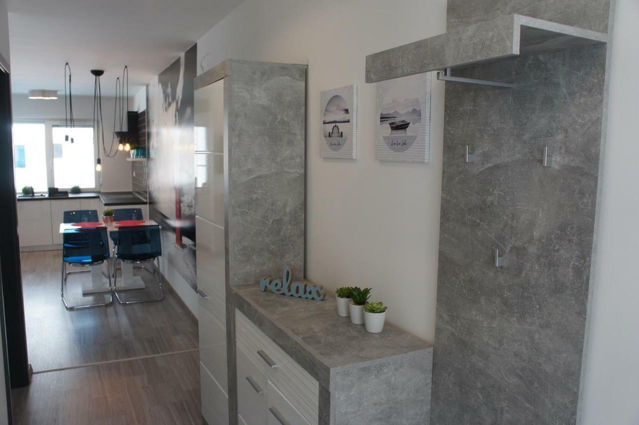 Laguna Beach Apartmanok Шиофок Экстерьер фото