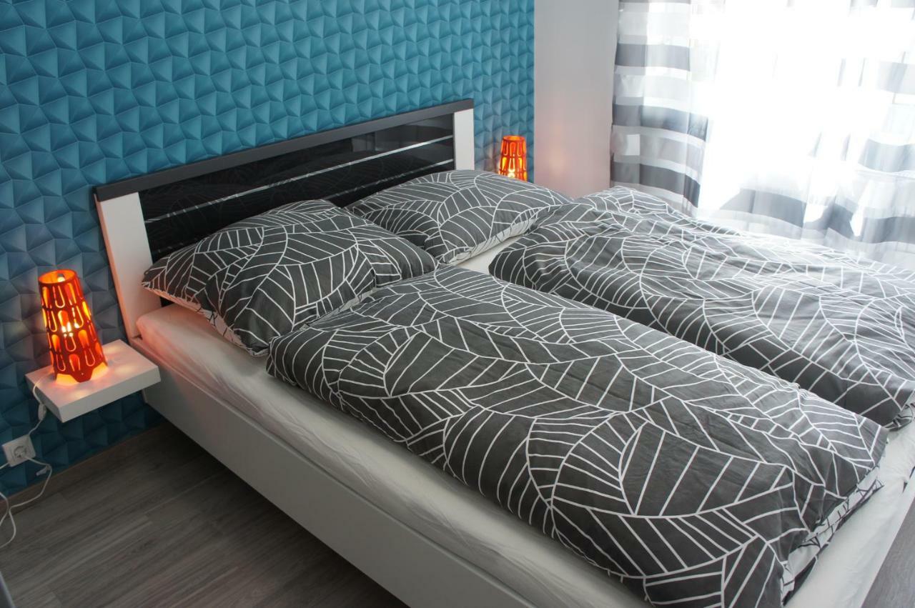 Laguna Beach Apartmanok Шиофок Экстерьер фото